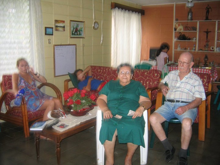 34593_523845938491_211000828_31281136_1172153_n