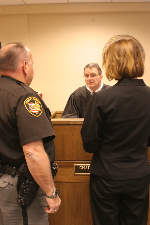 Dodie acting for a PR pic