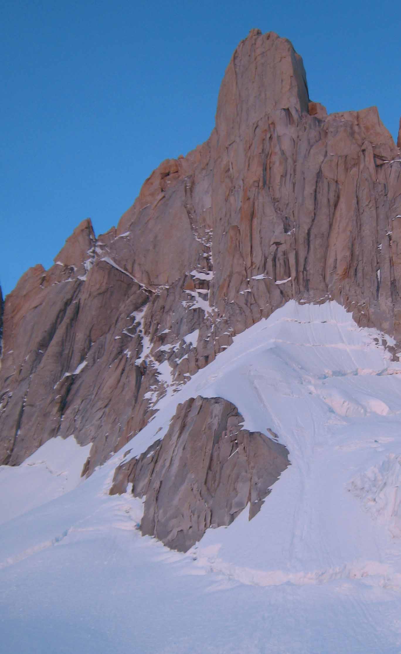 aguja_mermoz-_the_red_pillar