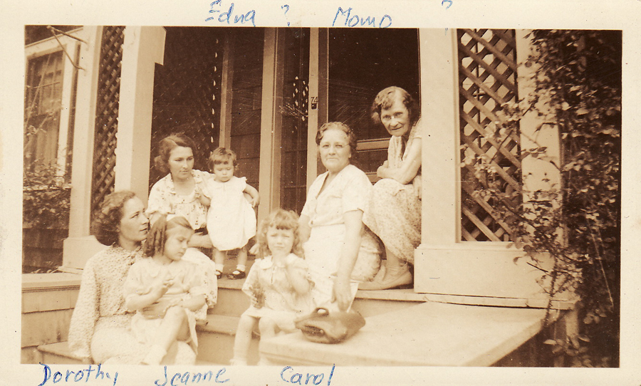 Back row: Aunt Edna, Patricia (?),Momo, ?. Front row; Dorothy (Mother), Jeanne, cousin Carol.